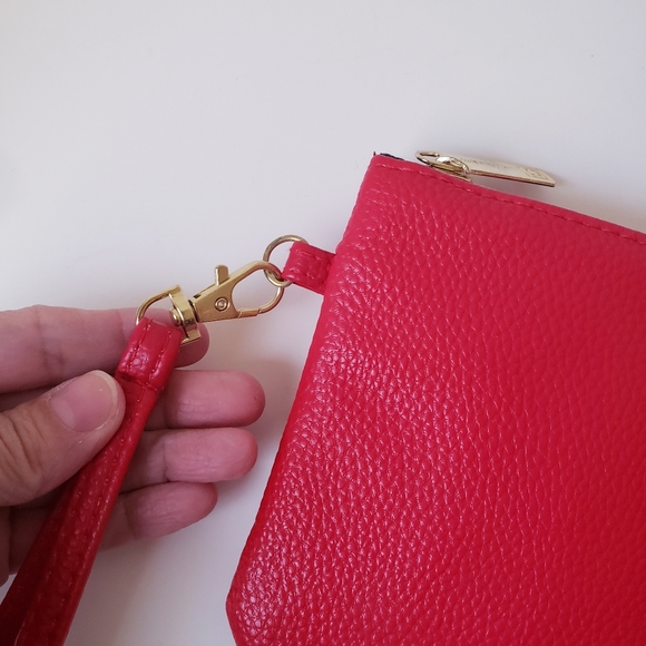 Liz Claiborne Red Phone Charging Wallet - Picture 6 of 12